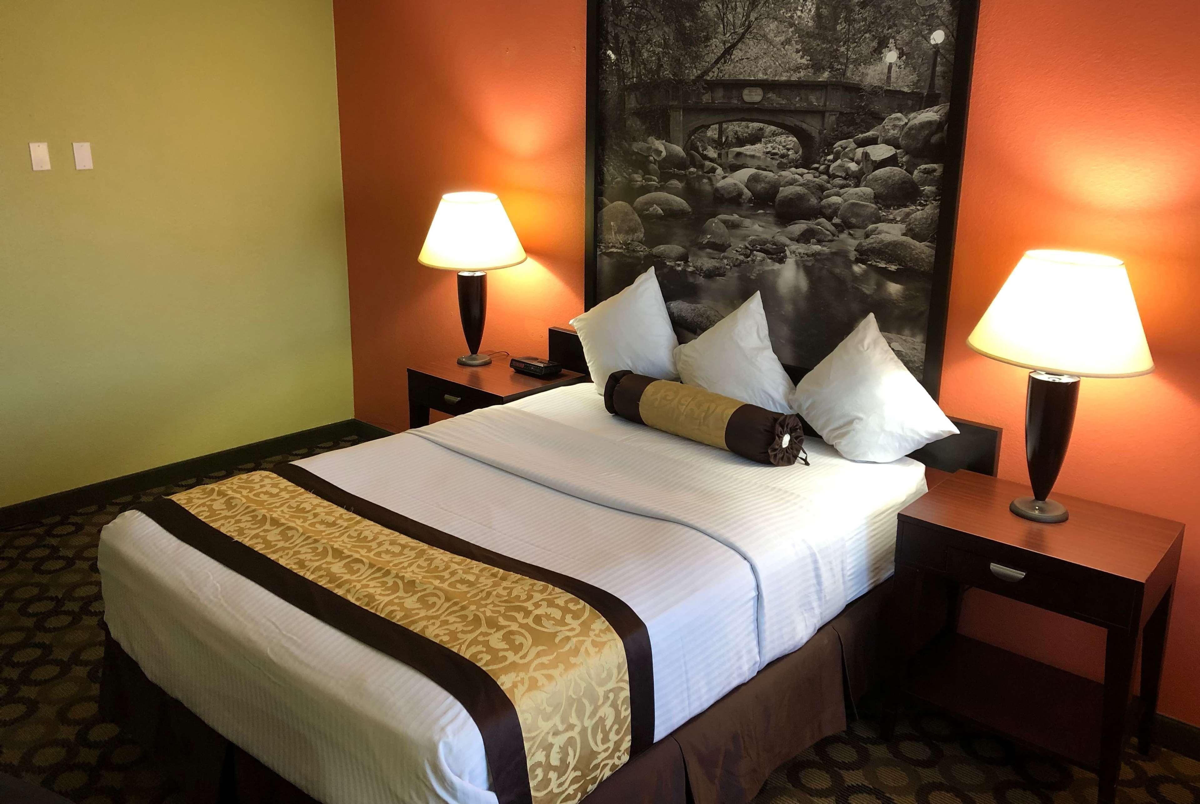 Super 8 By Wyndham Ontario Motel Ngoại thất bức ảnh