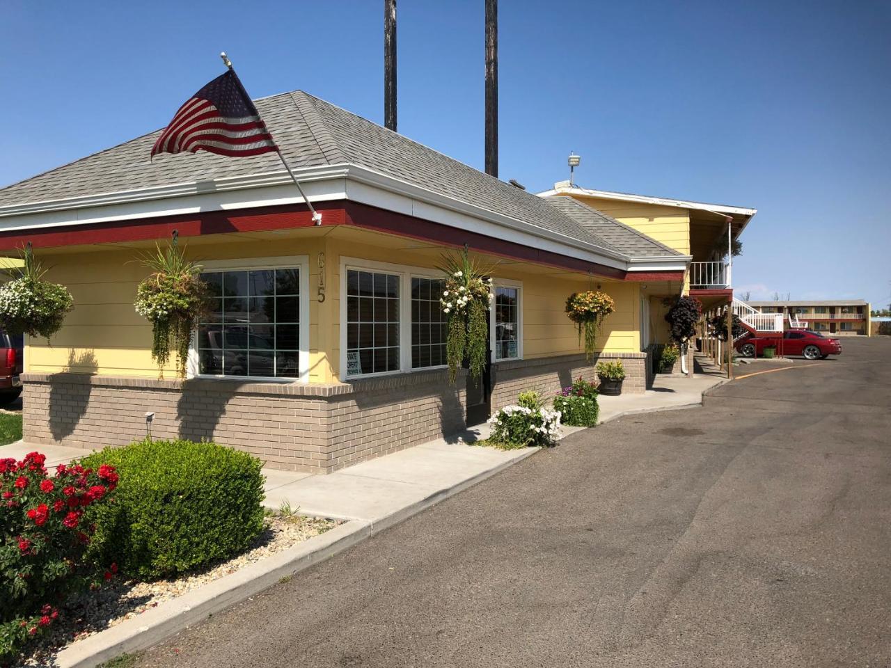 Super 8 By Wyndham Ontario Motel Ngoại thất bức ảnh
