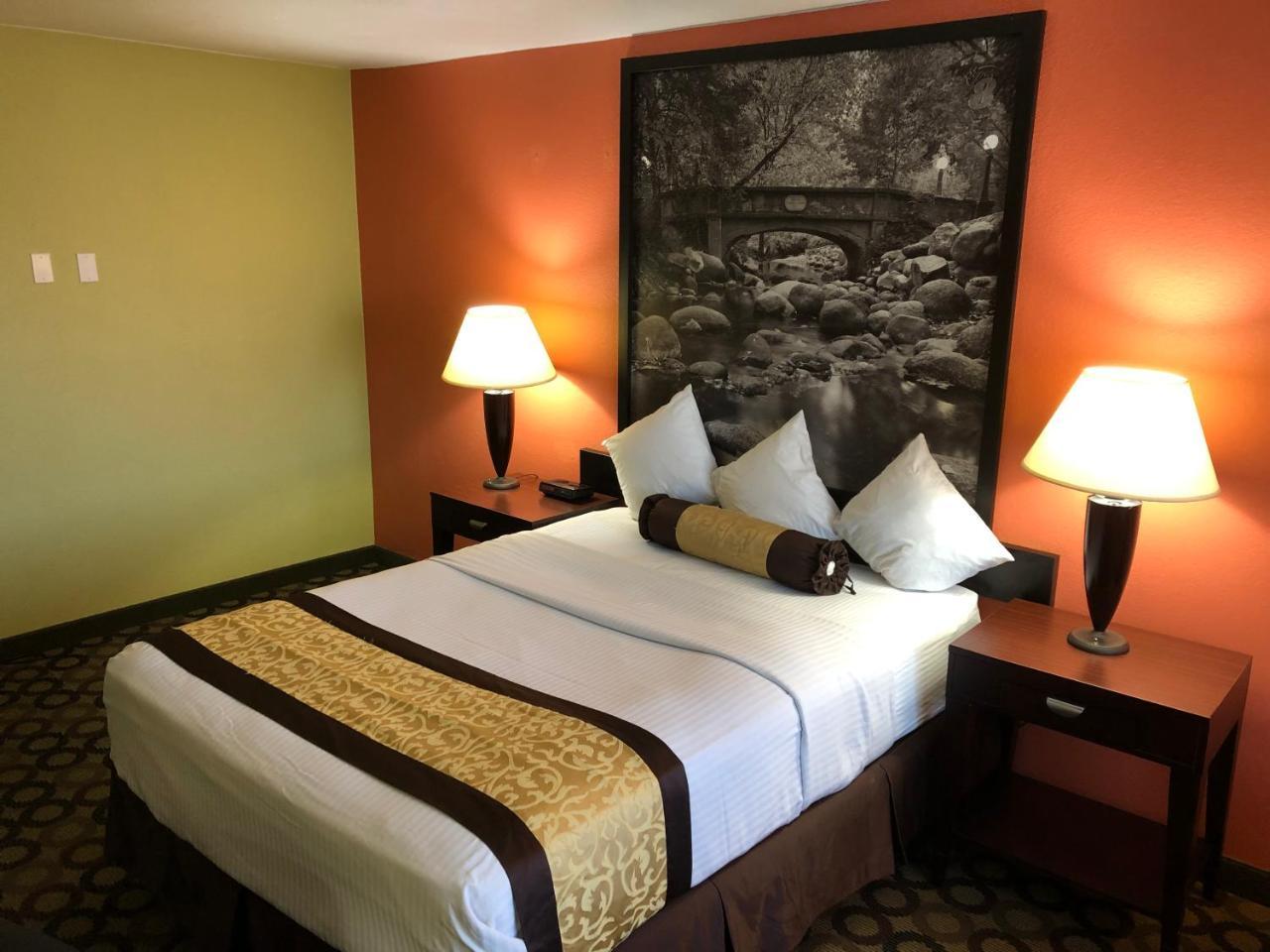 Super 8 By Wyndham Ontario Motel Ngoại thất bức ảnh